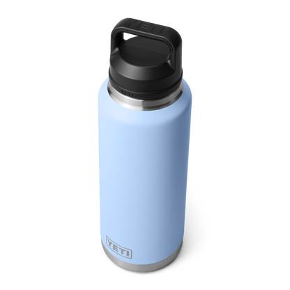 YETI Rambler® Bouteille 46 oz (1,4 l) avec bouchon Chug Big Sky Blue
